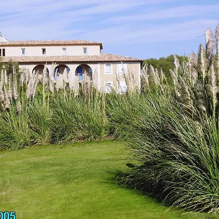 300 Metres De La Apartment